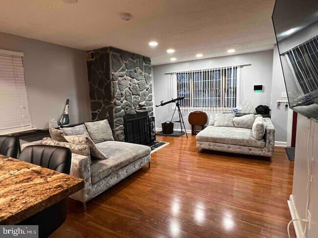 Photo - 4903 N Barnaby Ln