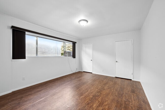 2BR, 2BA - 1100SF - 633 N Hayworth Ave