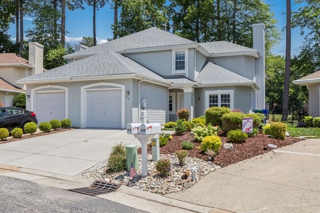 Building Photo - Gorgeous Home Ready for Move In