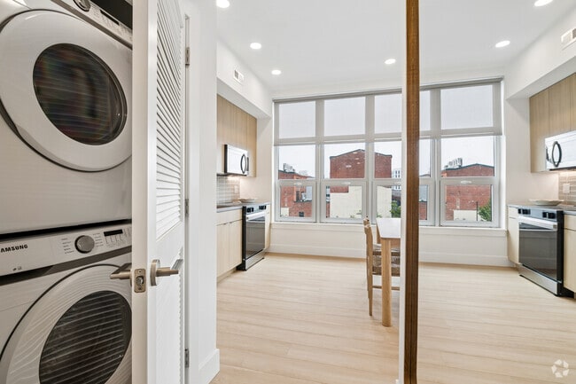 2BR, 2BA - 798SF - In Unit Laundry