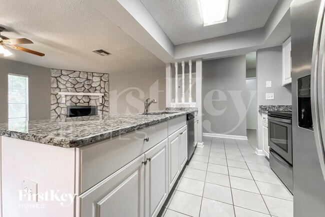 Photo - 1794 E Groveleaf Ave