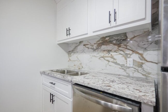 Photo - 1700 Williams Street