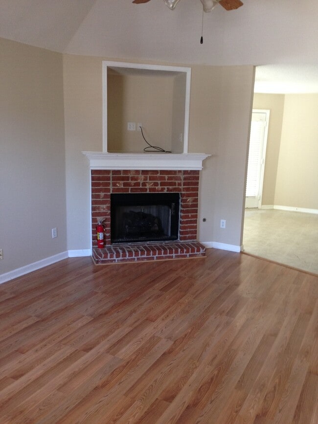 Photo - Great 3br/2ba Cordova home. Fenced backyard and eat in kitchen. Pets are welcome, fees apply.