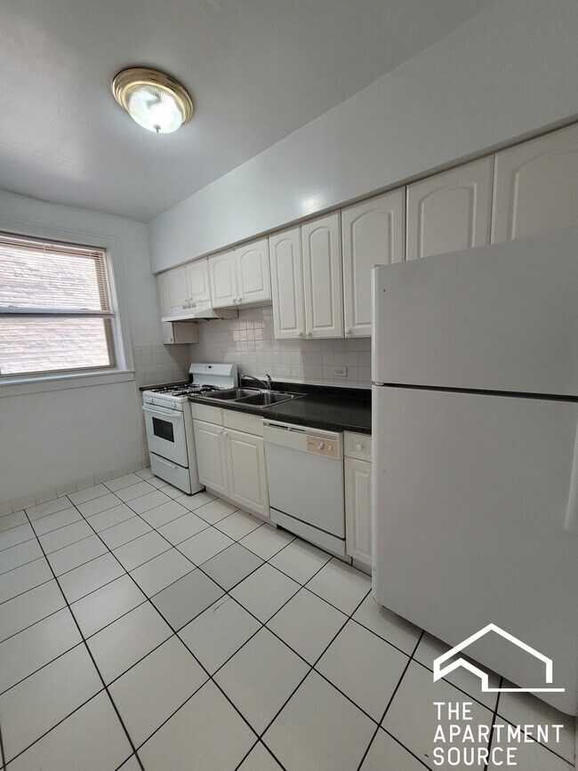 Photo - 916 Reba Pl Unit 2N