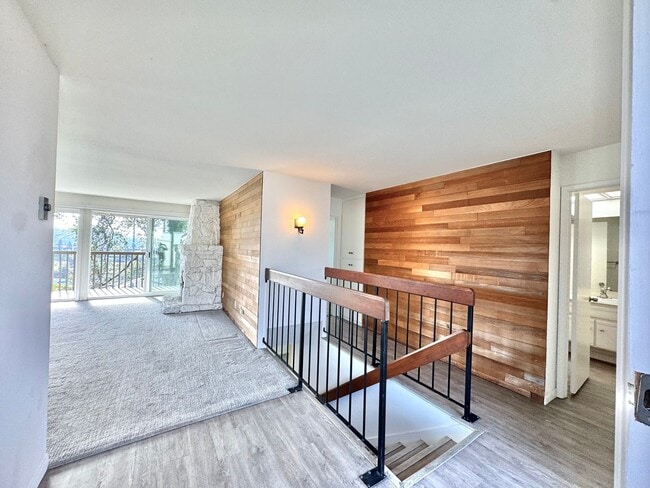 Building Photo - Mid-Century Townhome in Fashion/Mission Valley WEST! 3bd/2ba, garage, laundry, VIEW!
