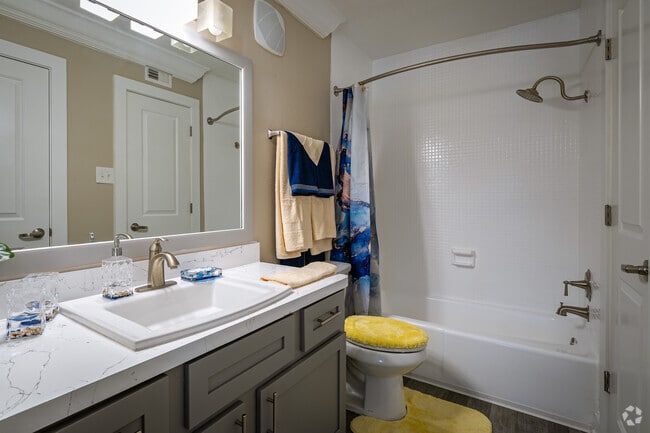 1BR, 1BA - 900SF
