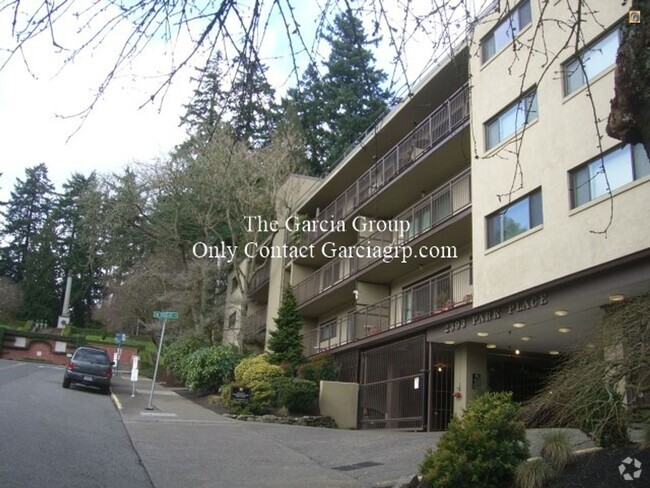 Building Photo - Spacious Vista Hills Condo next to The Ros... Unit 304