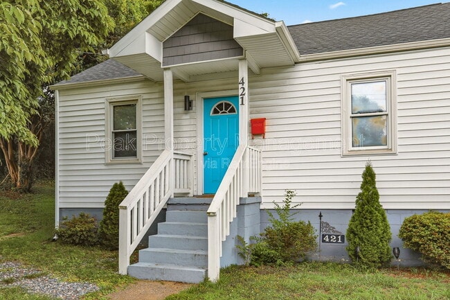 Photo - 421 St Luke St