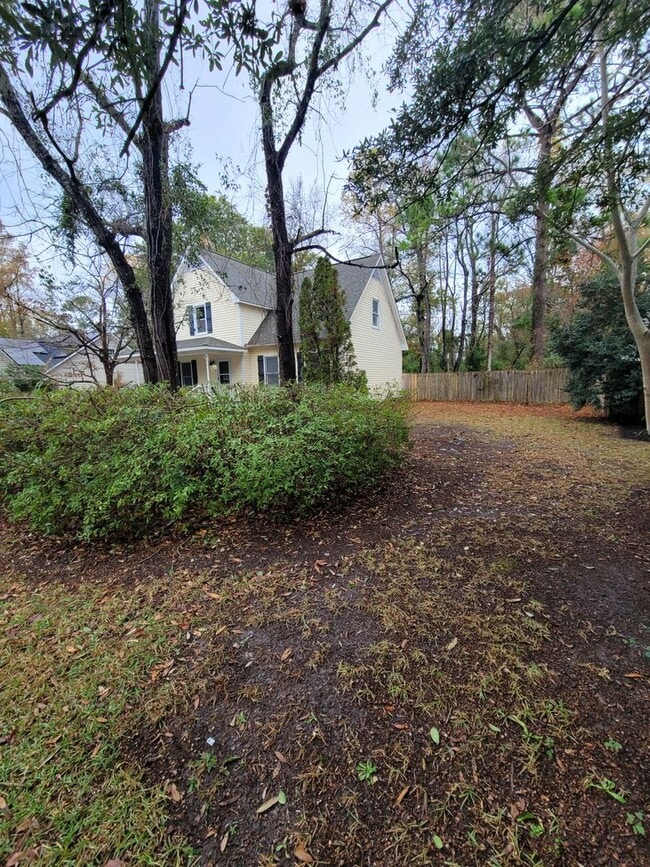 Photo - Welcome to this charming 4-bedroom, 2.5-bathroom house located in the desirable city of Wilmingto...