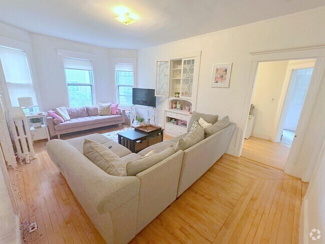 Building Photo - 22 Upland Rd Unit 1 Rental