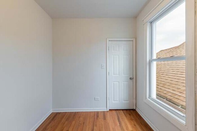 Photo - 6239 S Honore St