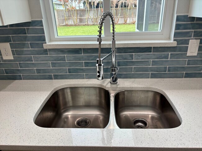 Photo - 2050 Neptune Rd