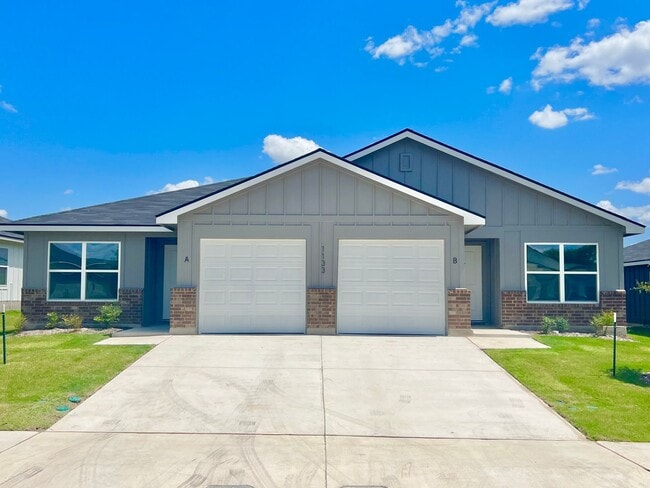 Photo - NEW IN MANAGEMENT - AVAILABLE NOW! MOVE IN...