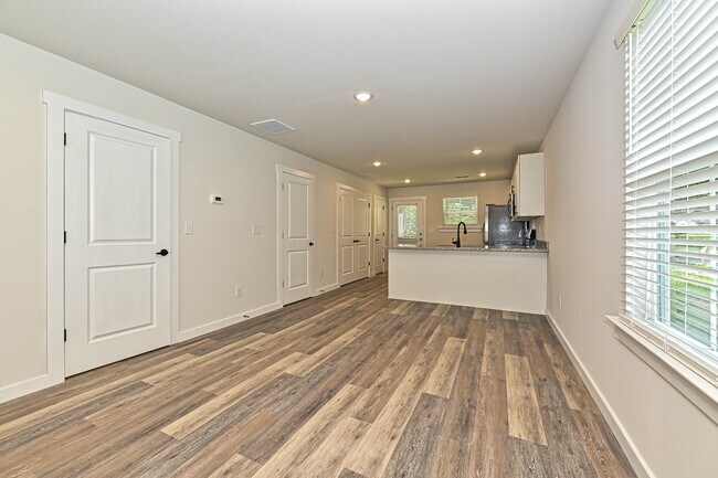 Photo - 502 12th Ave NE