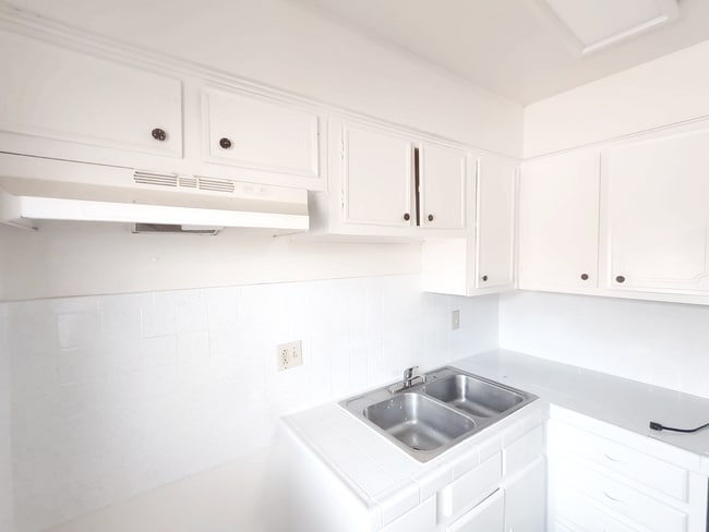 Photo - 4742 Yale Apartments