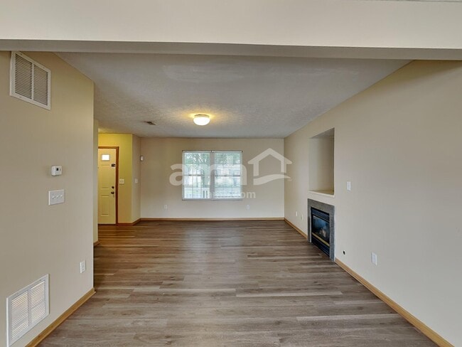 Photo - 3035 Representation Ter