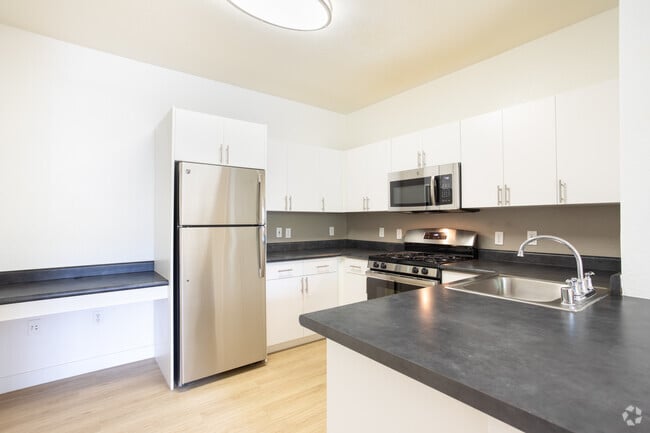 1BR, 1BA - 796 SqFt Upgraded