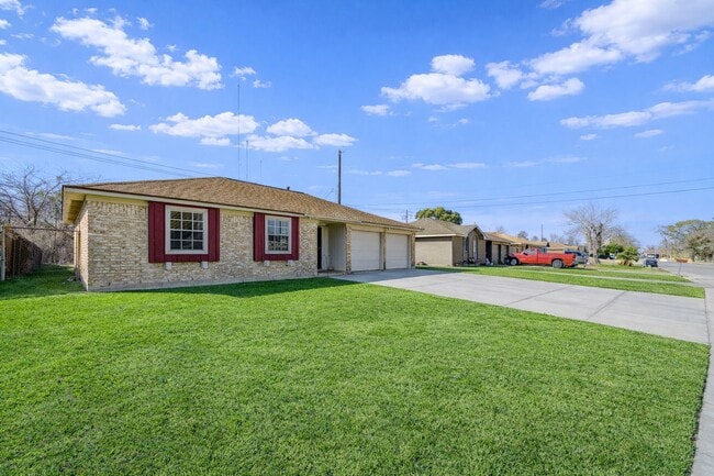 Building Photo - 5327 Crestmont St