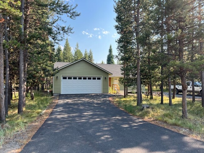 Custom Home Close to Big Deschutes - Custom Home Close to Big Deschutes