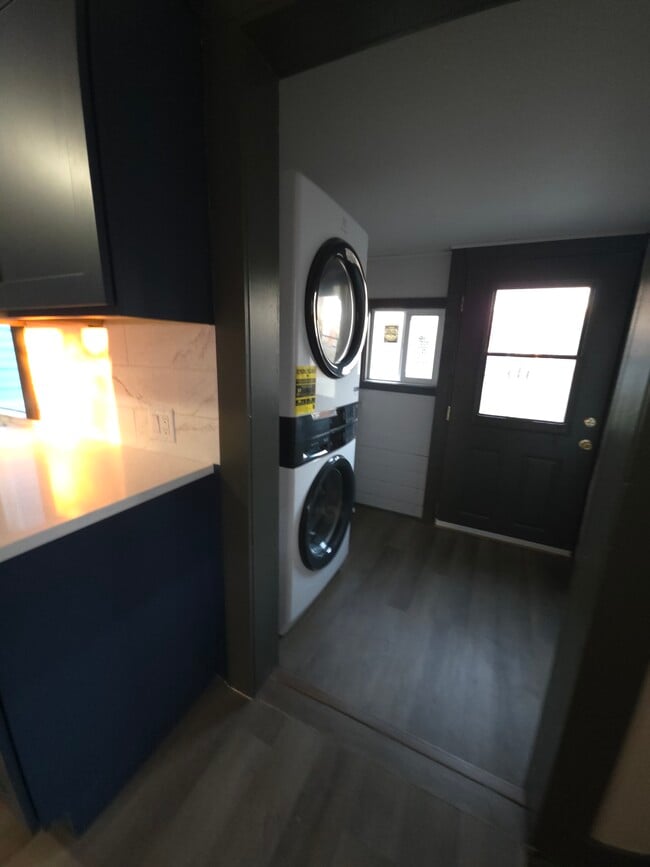 Photo - 2324 Cornwall Ave