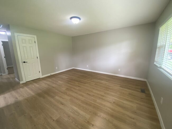 Photo - 5831 E County Rd 150 N