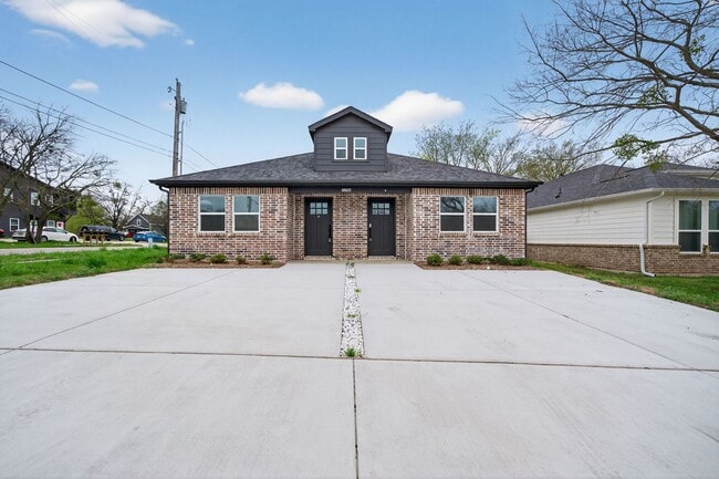 Building Photo - Brand-New Duplex Living in the Heart of Greenville – Modern Finishes & Private Driveways