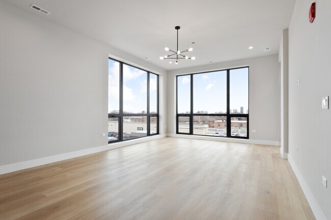 2475 W Foster Ave Unit 206