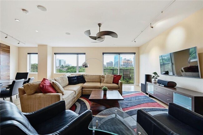 Photo - 901 W 9th St Unit 406