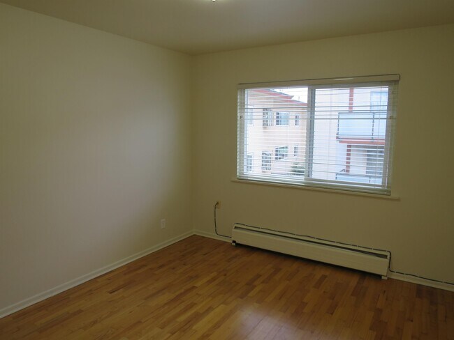 Photo - 2150 Cadboro Bay Rd Unit 36