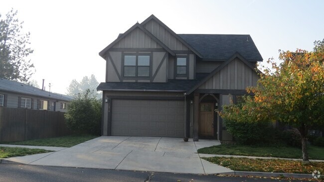 Building Photo - Beautiful home in neighborhood of Bend.  L...