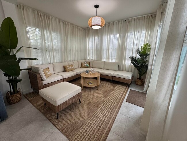 Photo - 305 N Lakeside Dr