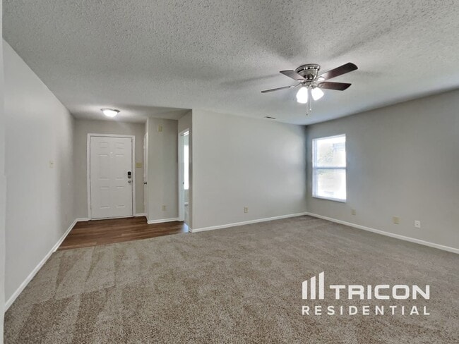 Photo - 8902 Hosta Way