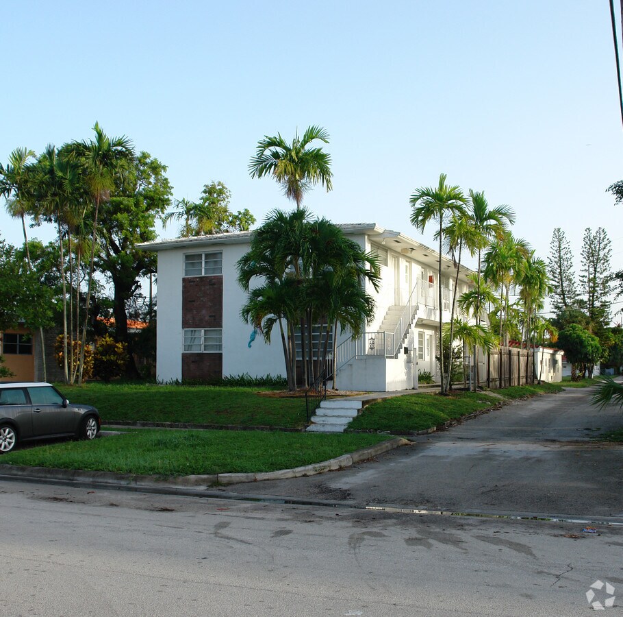 Photo - 2085 NE 169th St