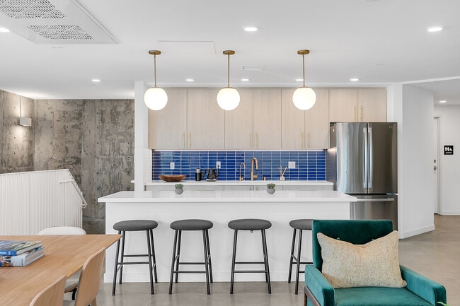 Photo - Solaire Oxford