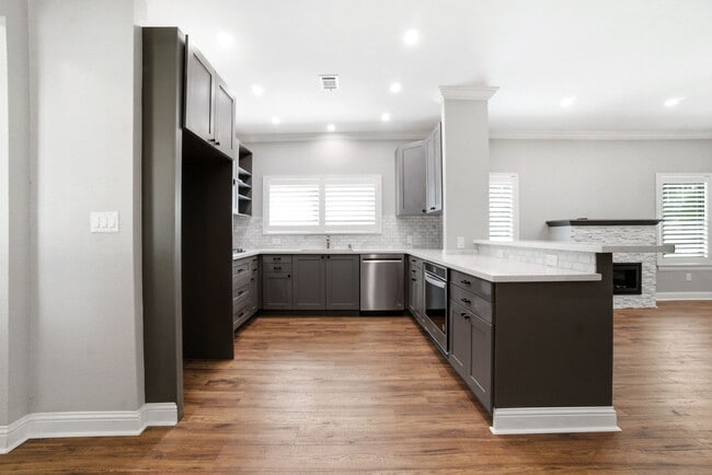 Photo - 502 Louisa St