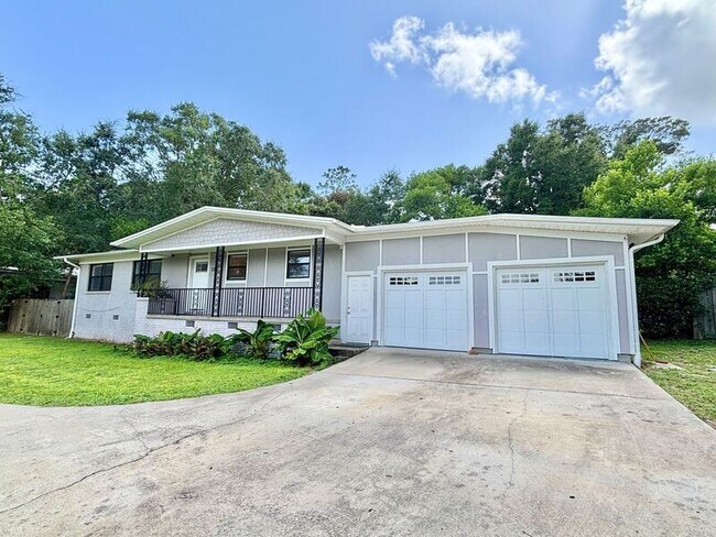 Building Photo - 3331 Bayou Blvd