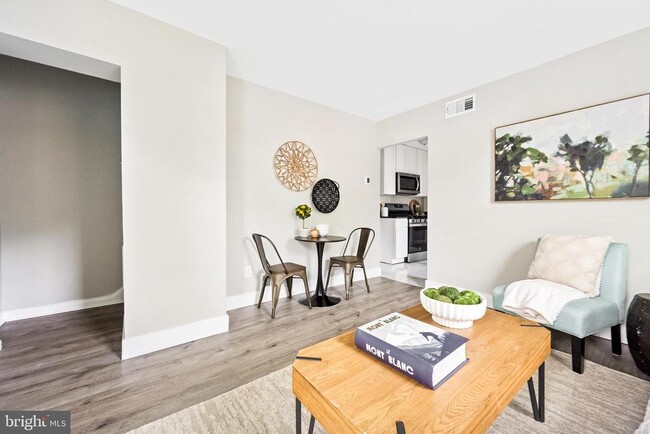 Photo - 1658 F St NE