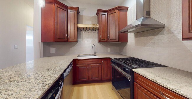 Photo - 166 Boylston St
