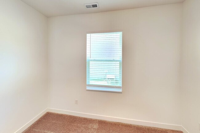 Photo - 842 Holmdale Dr