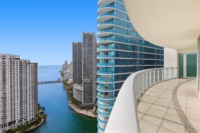 Photo - 300 S BISCAYNE Blvd Unit 34 floor