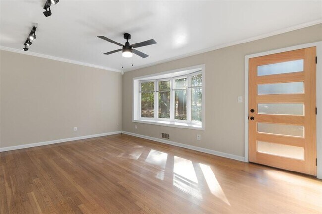 Photo - 2958 Harcourt Dr