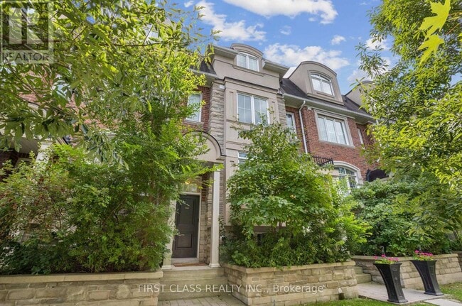 Photo - 133A Finch Ave E