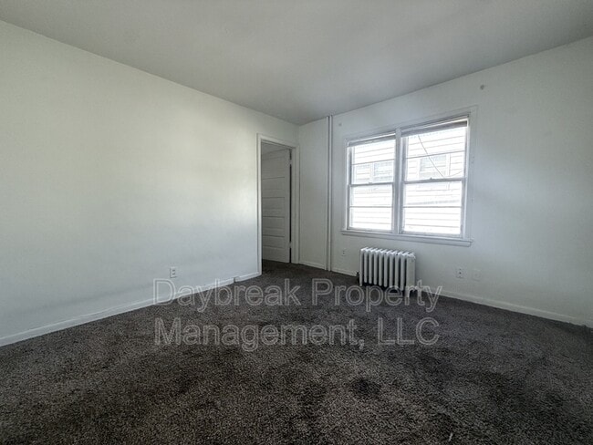 Photo - 1209-11 1/2 11 1/2 St N