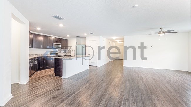 Photo - 613 Sarner Pass Wy.