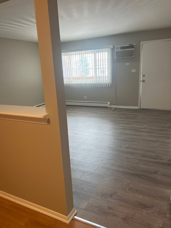 Photo - 8817 S Roberts Rd Unit 7