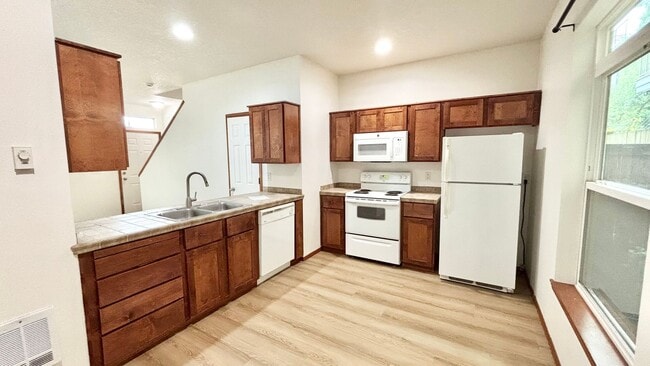Building Photo - T0293 Unit 532