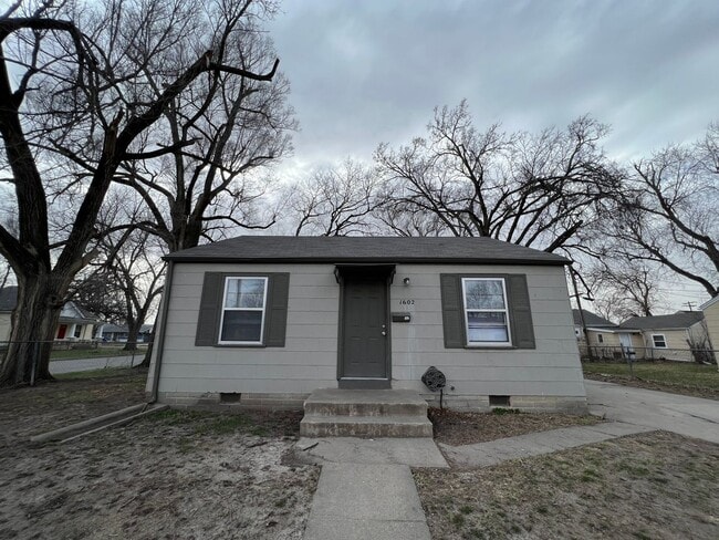 Building Photo - 1602 Patton Ave