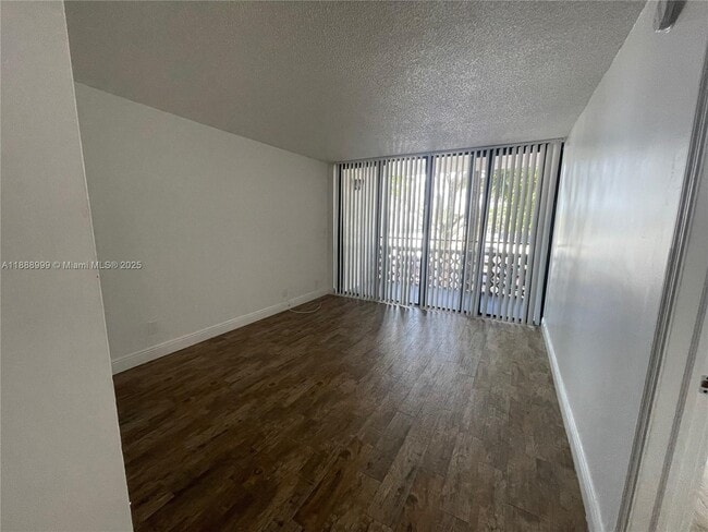 Building Photo - 4222 Inverrary Blvd Unit 4106