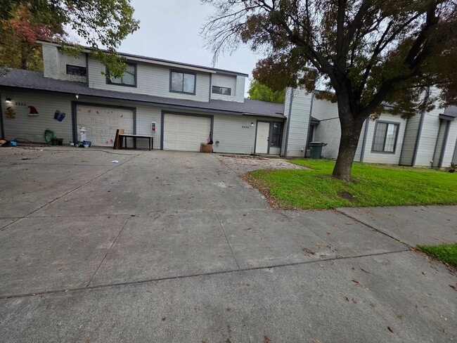 Building Photo - 2004-2004 E Chelsea Ct Unit 2002 E Chelsea Ct