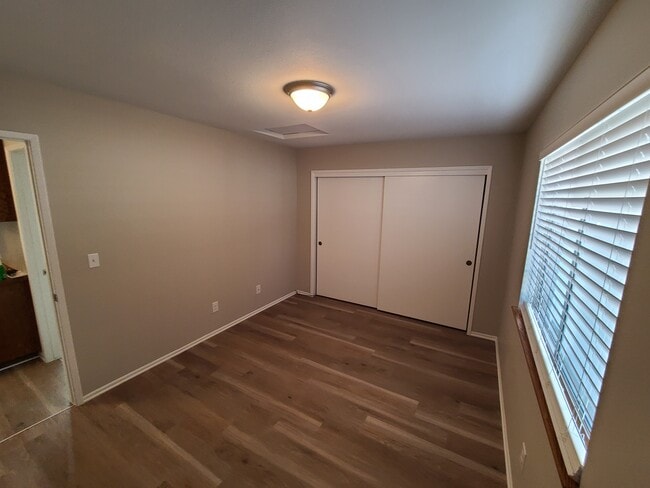 Spare Bedroom - 9395 N Loop Blvd